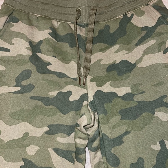Old Navy Camo Joggers - Picture 5 of 11